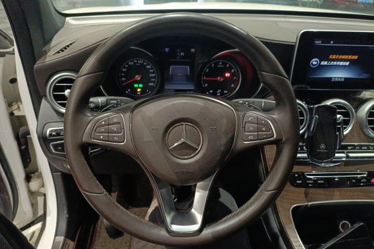 Used Mercedes-Benz GLC 2016 GLC 300 4MATIC Dynamic Model Steering Wheel