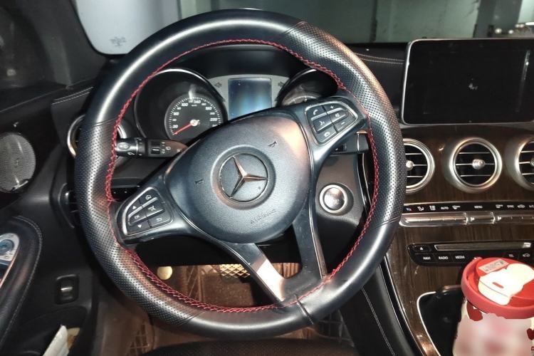 Used Mercedes-Benz GLC 2016 GLC 260 4MATIC Luxury Model Steering Wheel