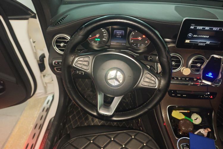 Used Mercedes-Benz GLC 2016 GLC 300 4MATIC Dynamic Model Steering Wheel