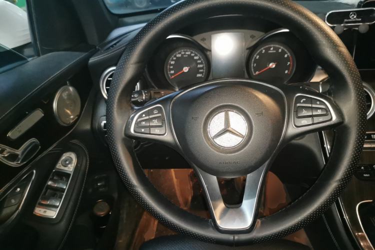 Used Mercedes-Benz GLC 2016 GLC 260 4MATIC Luxury Model Steering Wheel