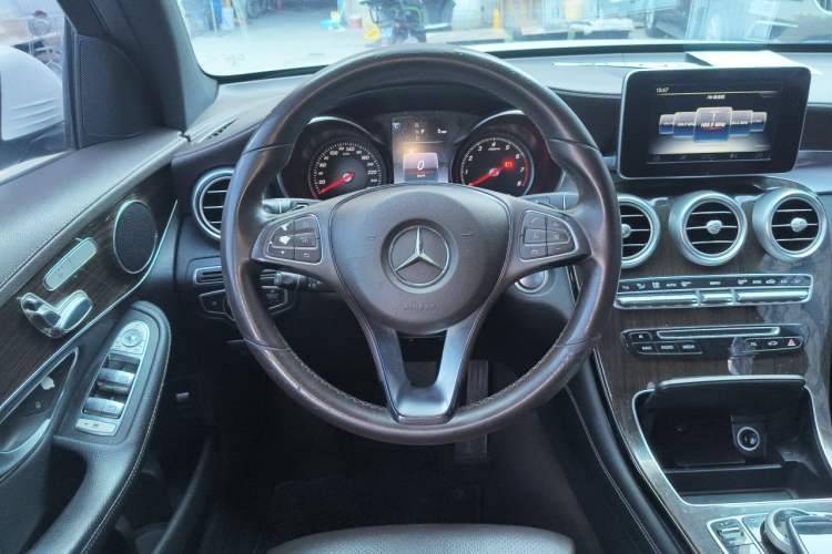 Used Mercedes-Benz GLC 2016 GLC 260 4MATIC Dynamic Edition Steering Wheel