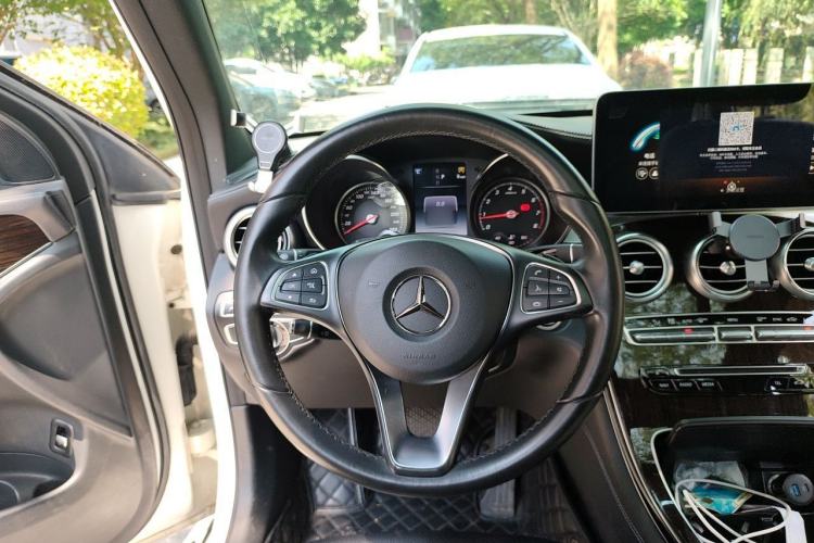 Used Mercedes-Benz GLC 2016 GLC 260 4MATIC Dynamic Edition Steering Wheel