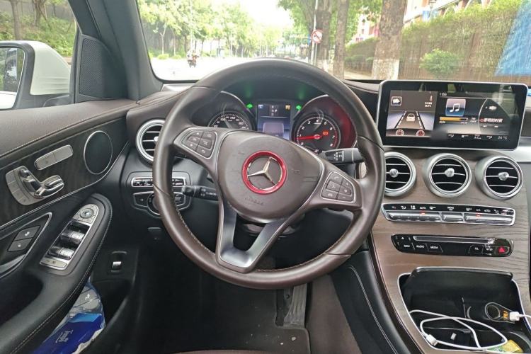 Used Mercedes-Benz GLC 2016 GLC 300 4MATIC Dynamic Model Steering Wheel