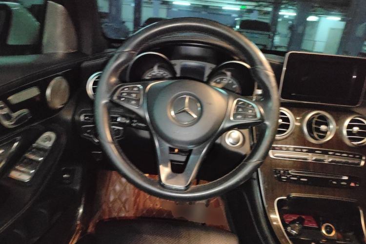 Used Mercedes-Benz GLC 2016 GLC 260 4MATIC Luxury Model Steering Wheel