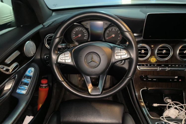 Used Mercedes-Benz GLC 2016 GLC 260 4MATIC Luxury Model Steering Wheel