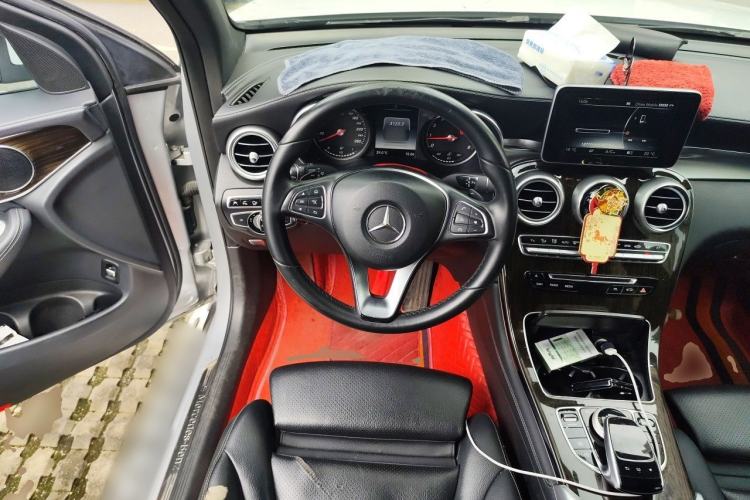 Used Mercedes-Benz GLC 2016 GLC 260 4MATIC Luxury Model Steering Wheel