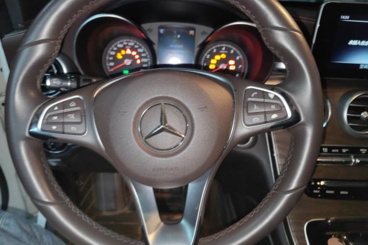 Used Mercedes-Benz GLC 2016 GLC 300 4MATIC Dynamic Model Steering Wheel