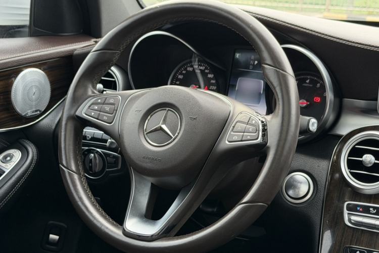 Used Mercedes-Benz GLC 2016 GLC 260 4MATIC Luxury Model Steering Wheel