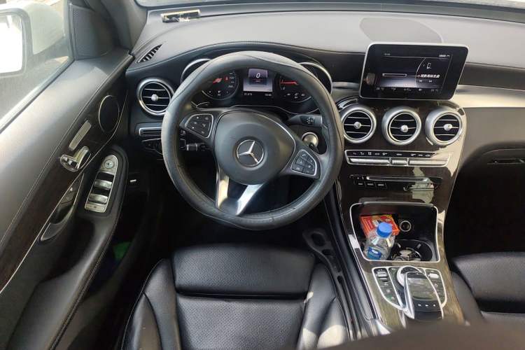Used Mercedes-Benz GLC 2016 GLC 260 4MATIC Dynamic Edition Steering Wheel