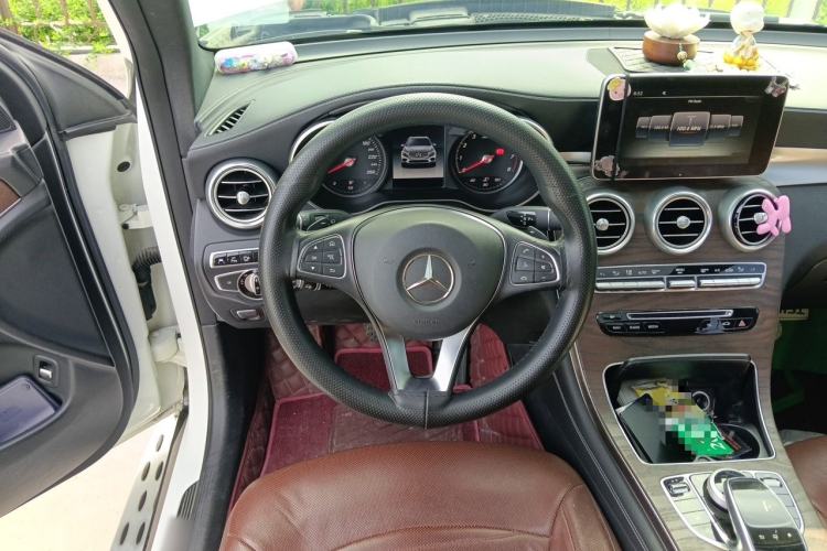 Used Mercedes-Benz GLC 2016 GLC 300 4MATIC Luxury Model Steering Wheel