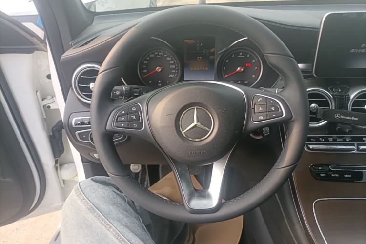 Used Mercedes-Benz GLC 2016 GLC 300 4MATIC Dynamic Model Steering Wheel