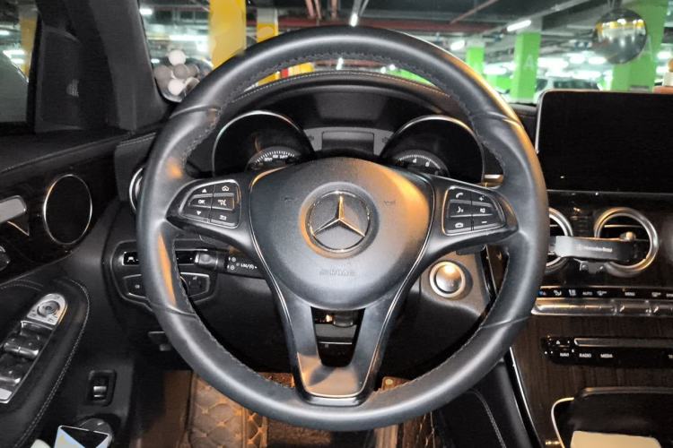 Used Mercedes-Benz GLC 2016 GLC 260 4MATIC Luxury Model Steering Wheel