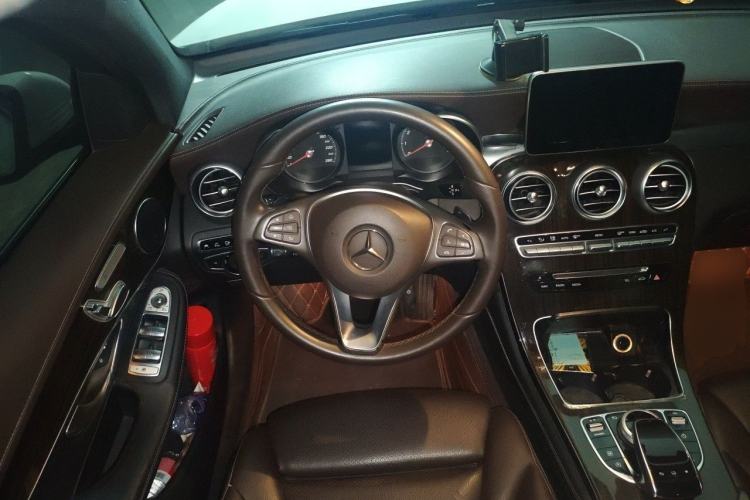 Used Mercedes-Benz GLC 2016 GLC 260 4MATIC Luxury Model Steering Wheel