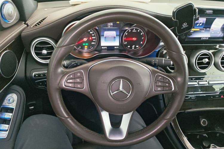 Used Mercedes-Benz GLC 2016 GLC 260 4MATIC Luxury Model Steering Wheel