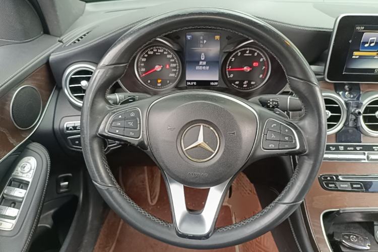 Used Mercedes-Benz GLC 2016 GLC 300 4MATIC Dynamic Model Steering Wheel