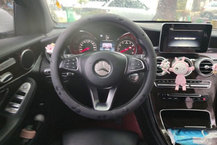 Used Mercedes-Benz GLC 2016 GLC 260 4MATIC Luxury Model Steering Wheel