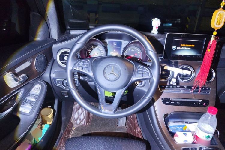 Used Mercedes-Benz GLC 2016 GLC 300 4MATIC Dynamic Model Steering Wheel
