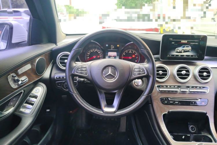 Used Mercedes-Benz GLC 2016 GLC 300 4MATIC Dynamic Model Steering Wheel