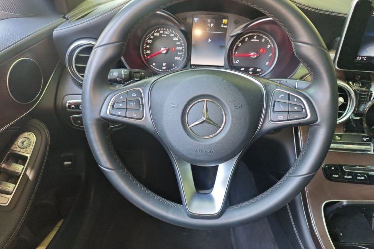 Used Mercedes-Benz GLC 2016 GLC 300 4MATIC Dynamic Model Steering Wheel