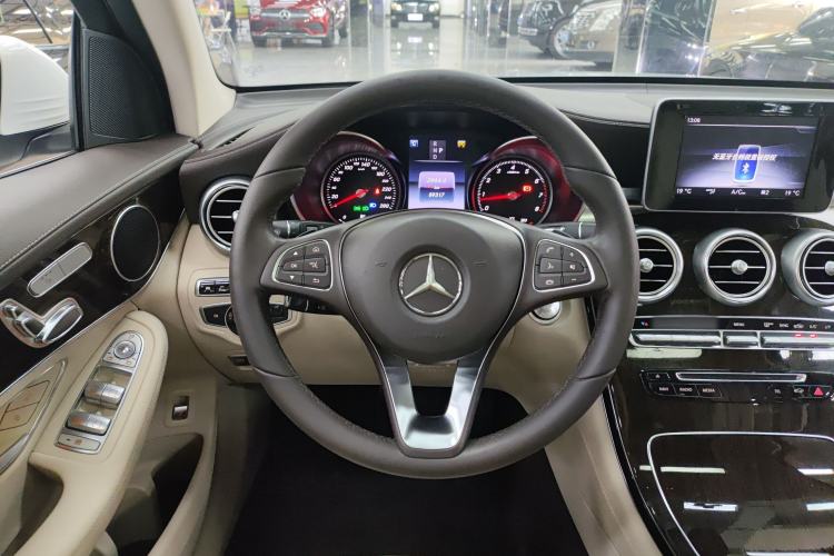 Used Mercedes-Benz GLC 2016 GLC 260 4MATIC Luxury Model Steering Wheel
