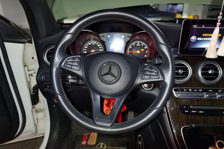 Used Mercedes-Benz GLC 2016 GLC 260 4MATIC Dynamic Edition Steering Wheel