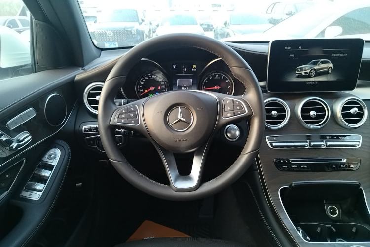 Used Mercedes-Benz GLC 2016 GLC 300 4MATIC Luxury Model Steering Wheel