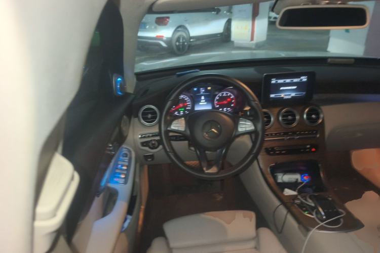 Used Mercedes-Benz GLC 2016 GLC 260 4MATIC Luxury Model Steering Wheel