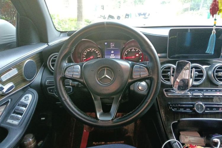 Used Mercedes-Benz GLC 2016 GLC 260 4MATIC Dynamic Edition Steering Wheel