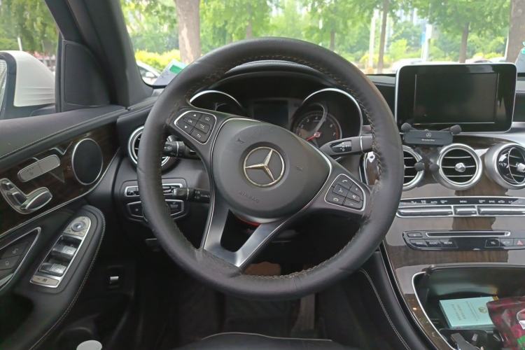 Used Mercedes-Benz GLC 2016 GLC 260 4MATIC Luxury Model Steering Wheel