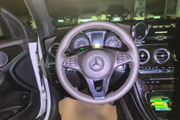 Used Mercedes-Benz GLC 2016 GLC 260 4MATIC Luxury Model Steering Wheel