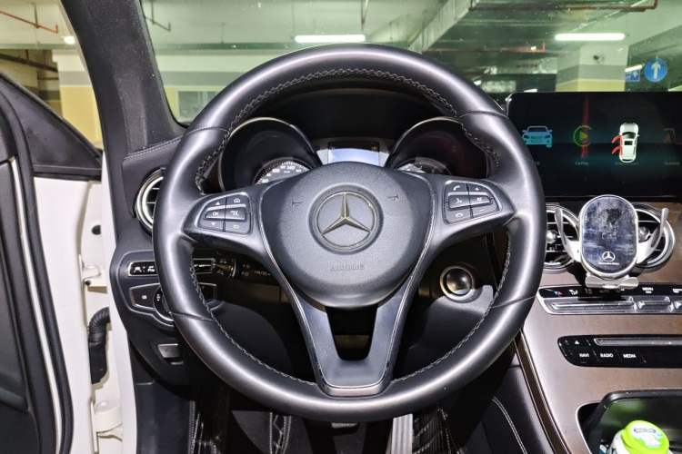 Used Mercedes-Benz GLC 2016 GLC 300 4MATIC Dynamic Model Steering Wheel