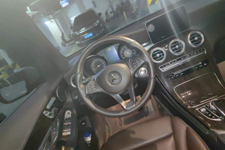 Used Mercedes-Benz GLC 2016 GLC 260 4MATIC Dynamic Edition Steering Wheel