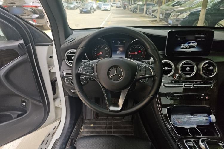 Used Mercedes-Benz GLC 2016 GLC 260 4MATIC Dynamic Edition Steering Wheel