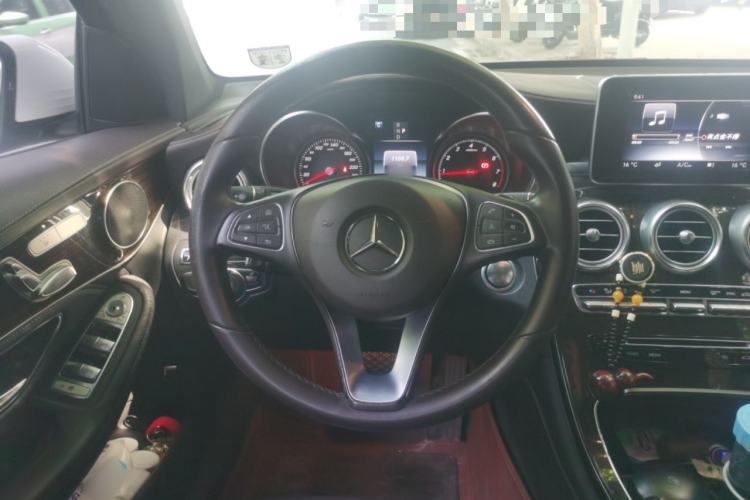 Used Mercedes-Benz GLC 2016 GLC 260 4MATIC Luxury Model Steering Wheel