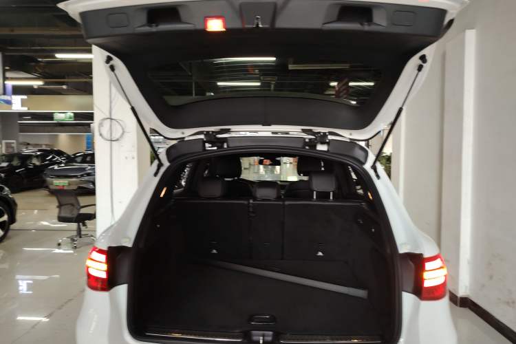 Used Mercedes-Benz GLC 2016 GLC 200 4MATIC Trunk