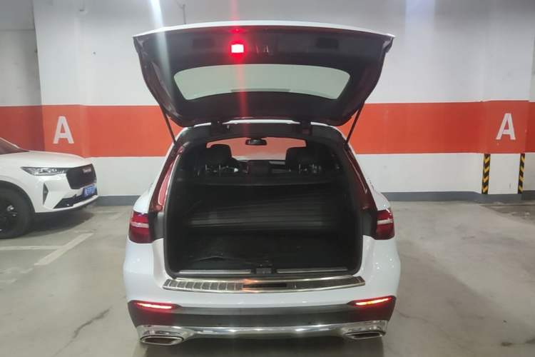 Used Mercedes-Benz GLC 2016 GLC 200 4MATIC Trunk