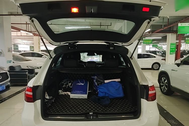 Used Mercedes-Benz GLC 2016 GLC 260 4MATIC Luxury Model Trunk