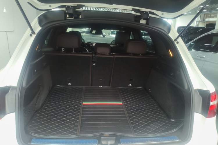 Used Mercedes-Benz GLC 2016 GLC 260 4MATIC Dynamic Edition Trunk