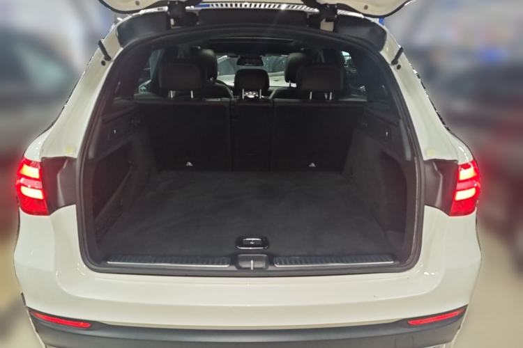 Used Mercedes-Benz GLC 2016 GLC 300 4MATIC Dynamic Model Trunk