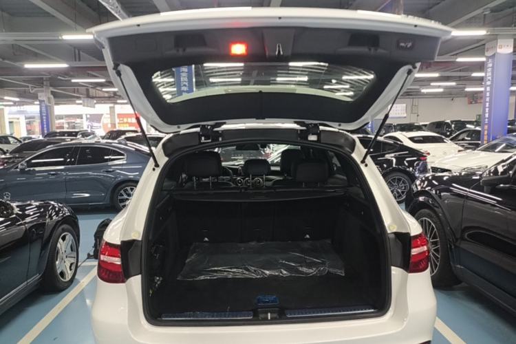 Used Mercedes-Benz GLC 2016 GLC 300 4MATIC Dynamic Model Trunk