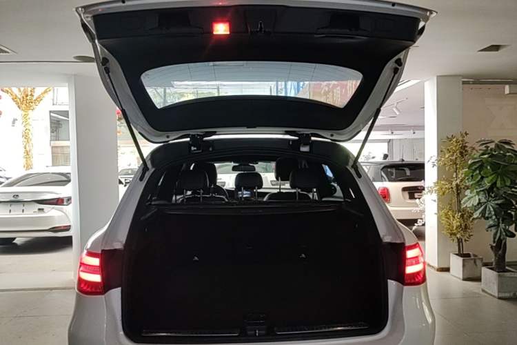 Used Mercedes-Benz GLC 2016 GLC 200 4MATIC Trunk