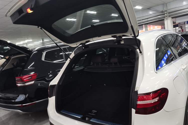 Used Mercedes-Benz GLC 2016 GLC 300 4MATIC Dynamic Model Trunk