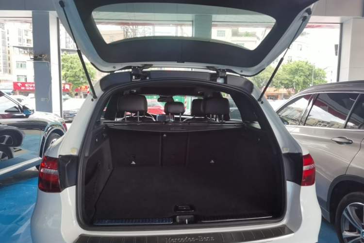 Used Mercedes-Benz GLC 2016 GLC 300 4MATIC Dynamic Model Trunk