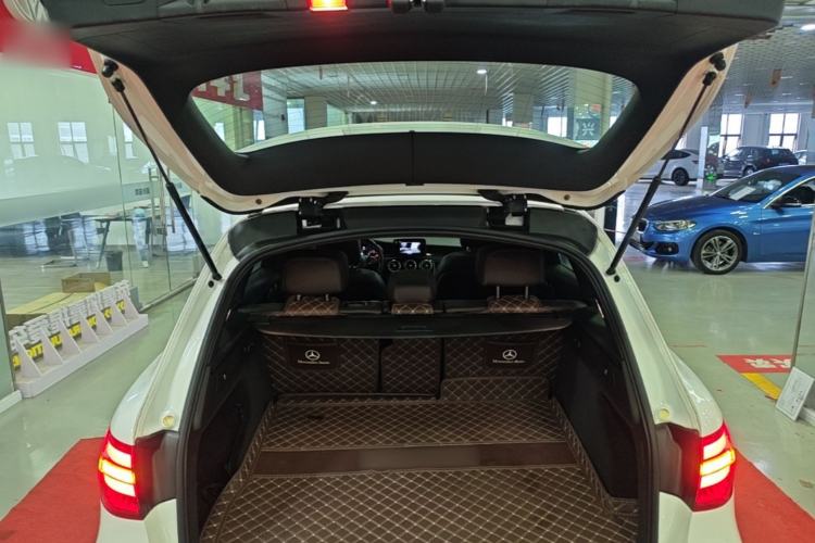 Used Mercedes-Benz GLC 2016 GLC 260 4MATIC Dynamic Edition Trunk
