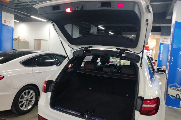 Used Mercedes-Benz GLC 2016 GLC 260 4MATIC Luxury Model Trunk