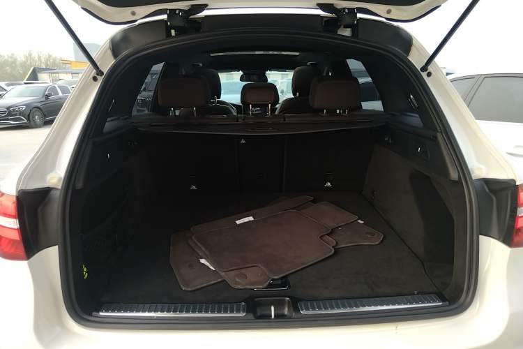 Used Mercedes-Benz GLC 2016 GLC 300 4MATIC Luxury Model Trunk