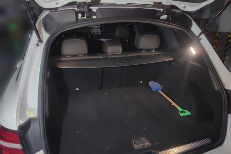 Used Mercedes-Benz GLC 2016 GLC 260 4MATIC Dynamic Edition Trunk