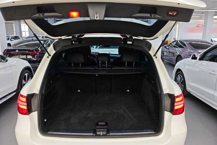 Used Mercedes-Benz GLC 2016 GLC 260 4MATIC Dynamic Edition Trunk