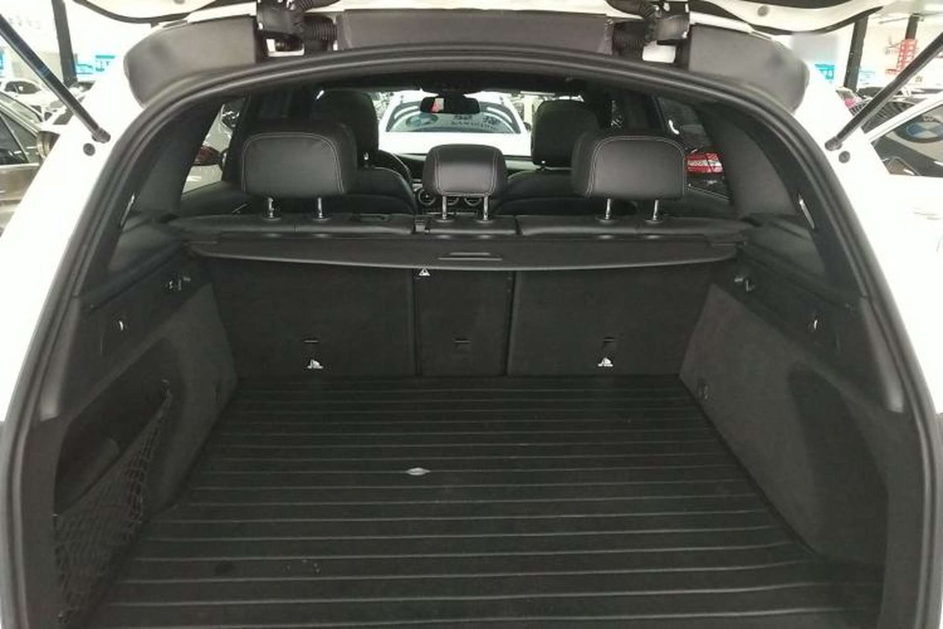 Used Mercedes-Benz GLC 2016 GLC 260 4MATIC Dynamic Edition Trunk