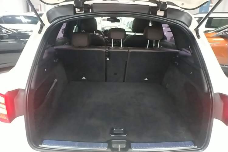 Used Mercedes-Benz GLC 2016 GLC 200 4MATIC Trunk